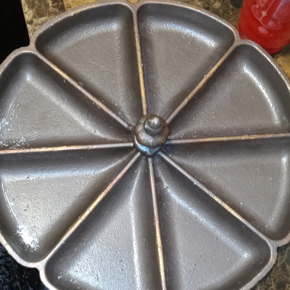 Collectable scone pan